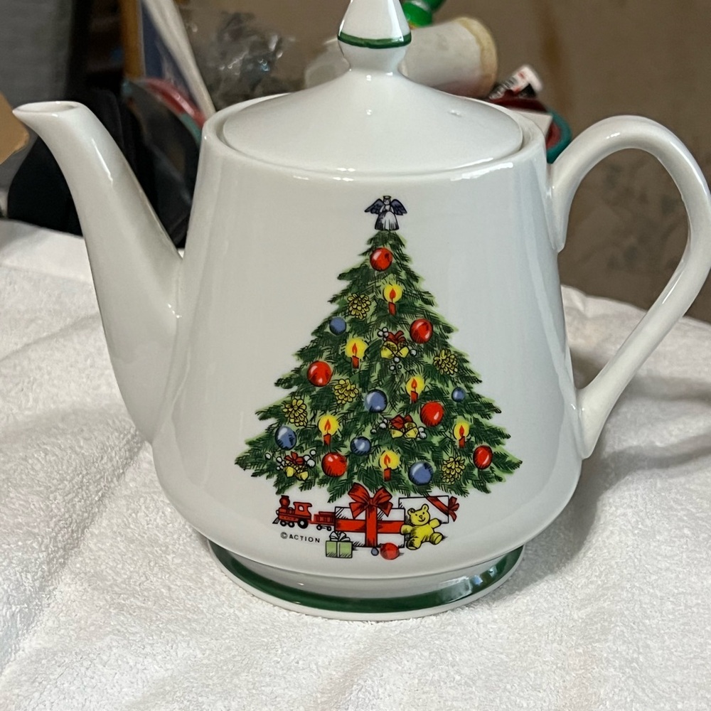 Vintage Christmas Tree Teapot